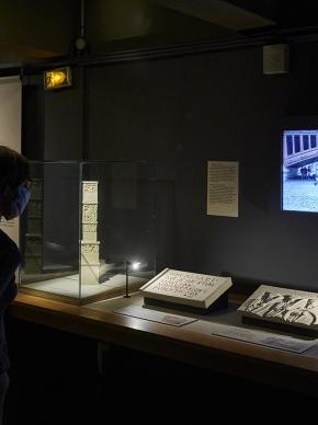 vue de la vitrine du pilier des nautes