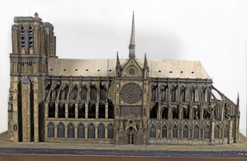 Notre-Dame de Paris. Restitution de son état vers 1780 De Auguste Cardinal, maquettiste